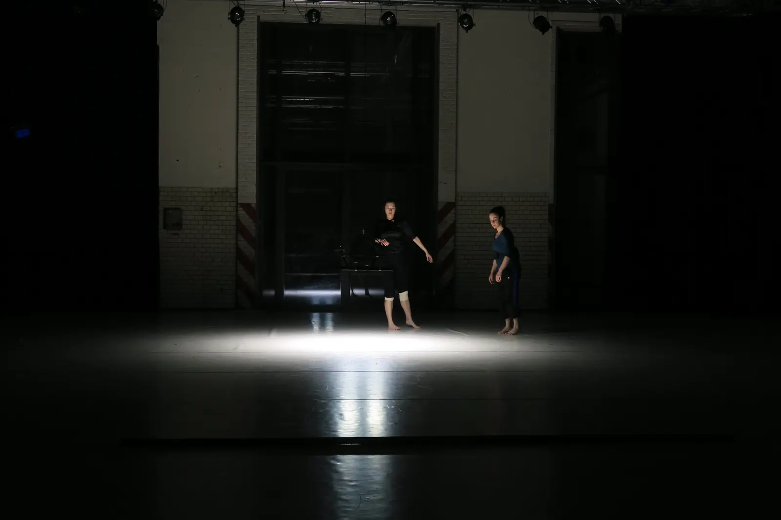 Quatuor for two dancers — photograph 3 of 9